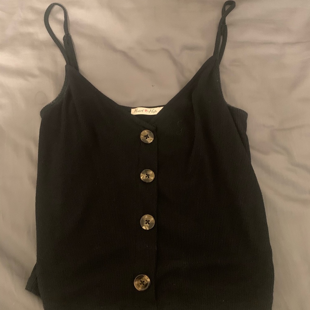 Black button crop tank
